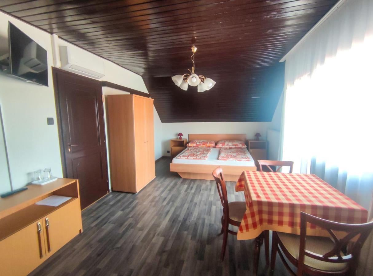 Viktoria Panzio Zamardi Hotel Exterior photo